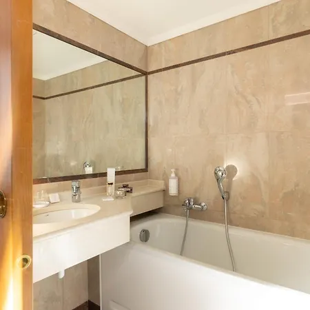 London Hotel 3*