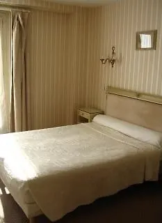 Отель London 3*