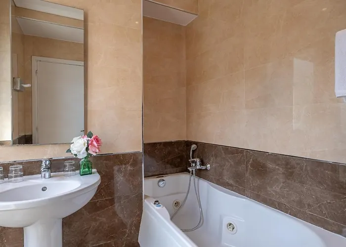 Hotel London 3*